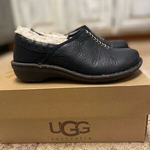 UGG W BETTEY black slip on size 7